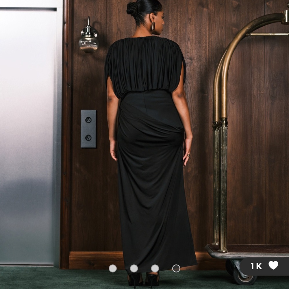 ASOS DESIGN Curve structured shoulders maxi dress with exposed corset in black - Picture 3 of 4